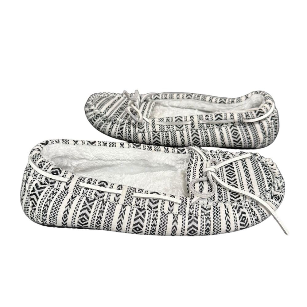 Minnetonka Black and White Slippers Size 10 M